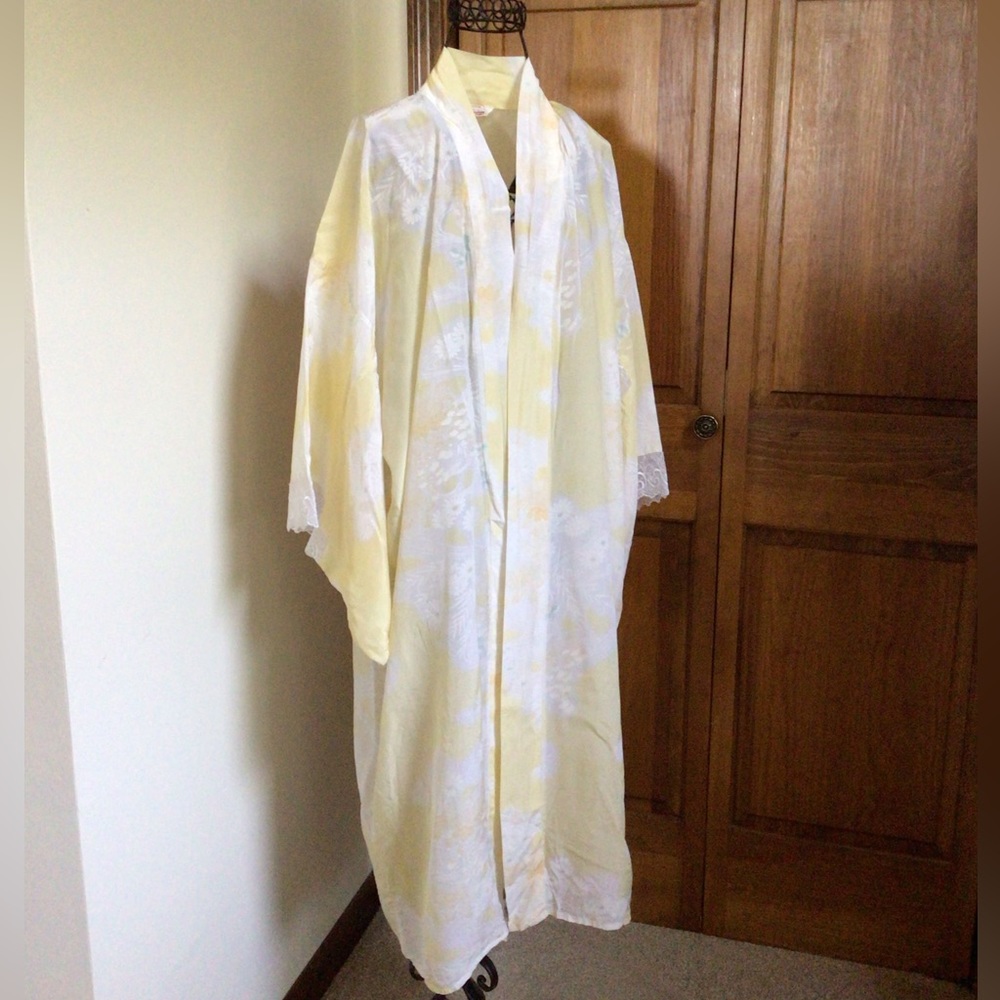 Kimono, pale yellow/white, Medium/Large - Picture 1 of 9